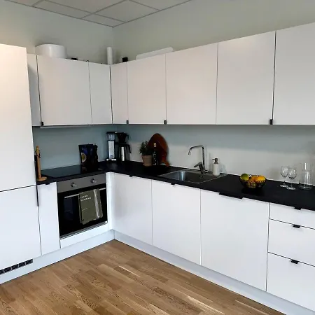 Апартаменты Modern Right On The Dock - Near Downtown