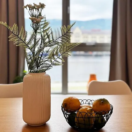 Апартаменты Modern Right On The Dock - Near Downtown *