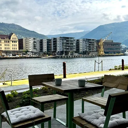 Modern Right On The Dock - Near Downtown *