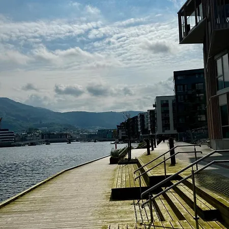 Апартаменты Modern Right On The Dock - Near Downtown *